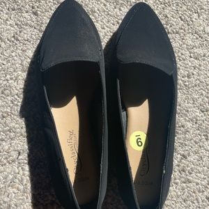 Women’s black flats